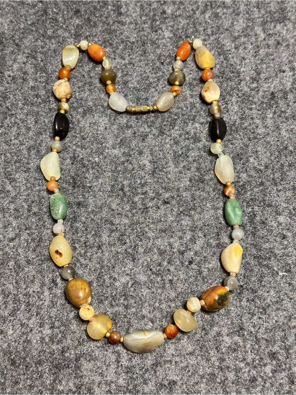 Vintage mid-century multi-stone polished agate and quartz "beggar bead" necklace